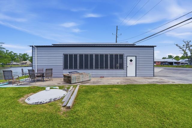 924 Highway 55, Montegut, LA 70377