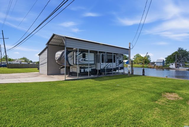 924 Highway 55, Montegut, LA 70377