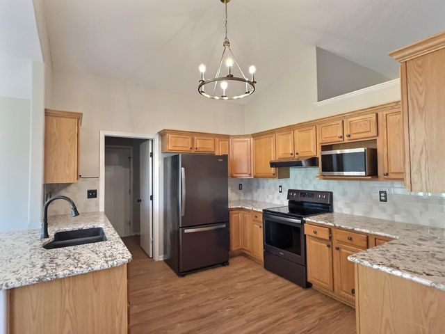 1407 W Quail Crossing Ct, Andover, KS 67002