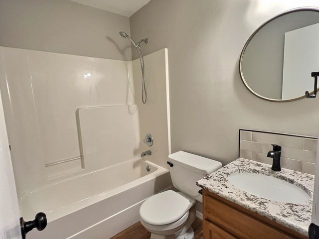 1407 W Quail Crossing Ct, Andover, KS 67002