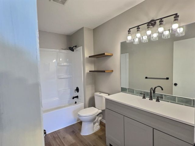 1407 W Quail Crossing Ct, Andover, KS 67002