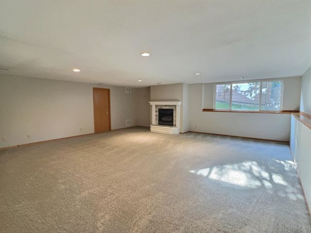 1407 W Quail Crossing Ct, Andover, KS 67002