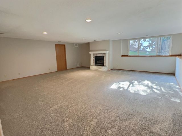 1407 W Quail Crossing Ct, Andover, KS 67002