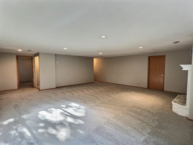 1407 W Quail Crossing Ct, Andover, KS 67002