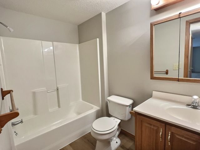 1407 W Quail Crossing Ct, Andover, KS 67002