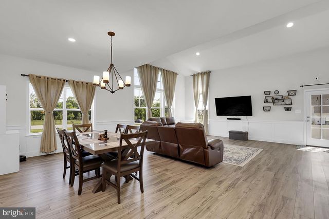 2820 HEARTLAND CIR, Frederick, MD 21702