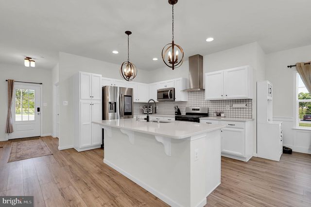 2820 HEARTLAND CIR, Frederick, MD 21702
