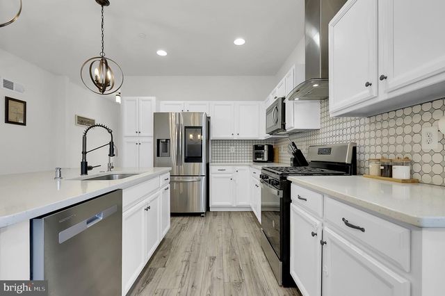 2820 HEARTLAND CIR, Frederick, MD 21702