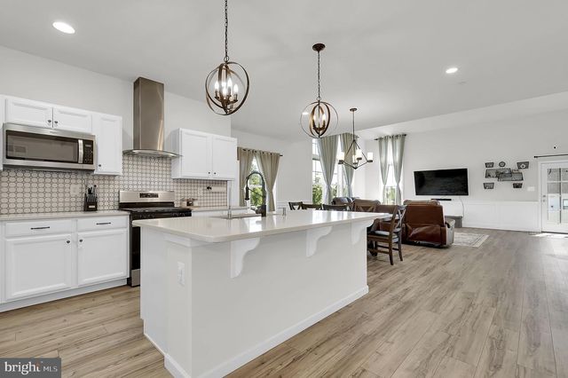 2820 HEARTLAND CIR, Frederick, MD 21702