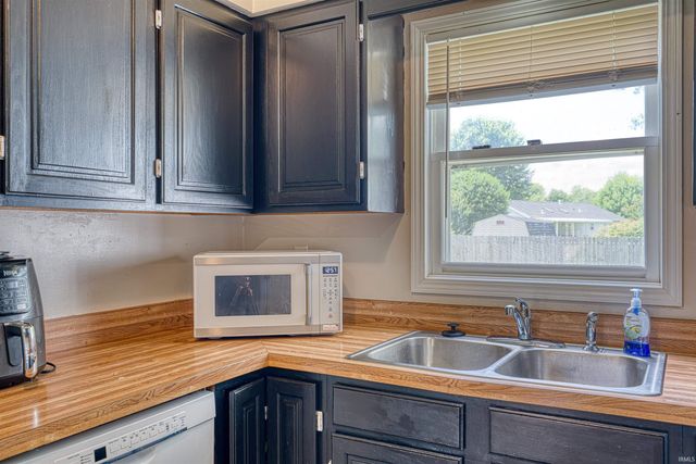 1715 Bonnieview Drive, Evansville, IN 47715