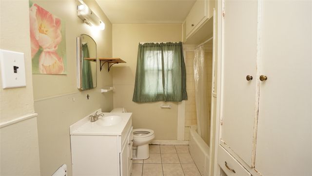 1300 W Day Street, Denison, TX 75020