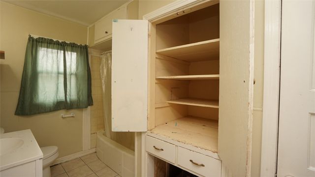 1300 W Day Street, Denison, TX 75020