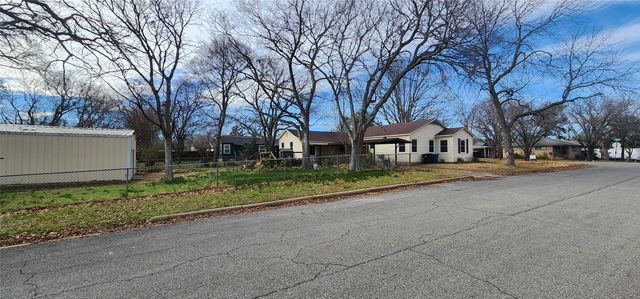 1300 W Day Street, Denison, TX 75020