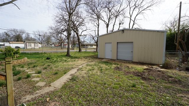 1300 W Day Street, Denison, TX 75020