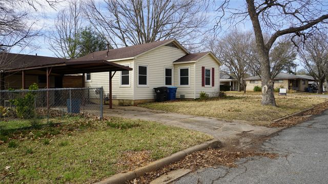 1300 W Day Street, Denison, TX 75020