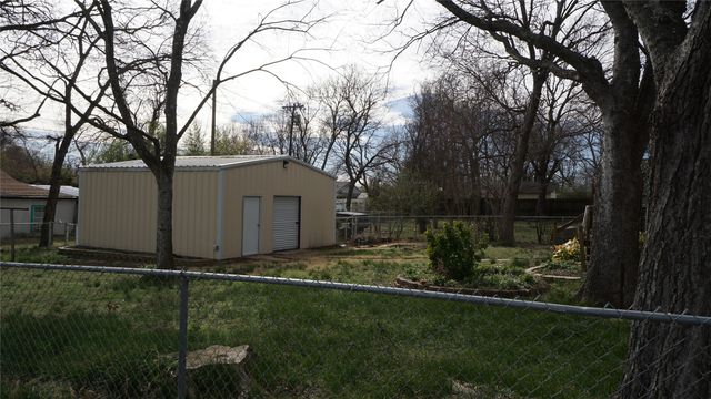 1300 W Day Street, Denison, TX 75020