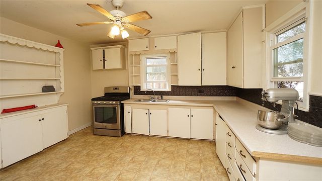 1300 W Day Street, Denison, TX 75020