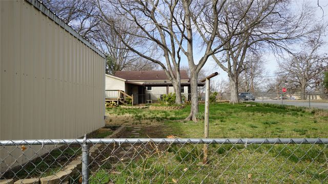 1300 W Day Street, Denison, TX 75020