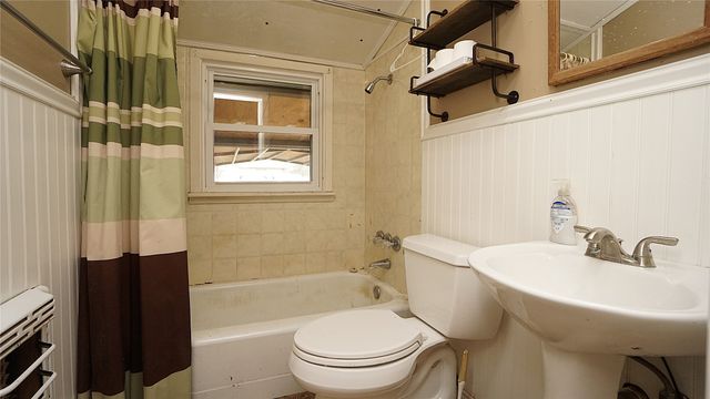 1300 W Day Street, Denison, TX 75020