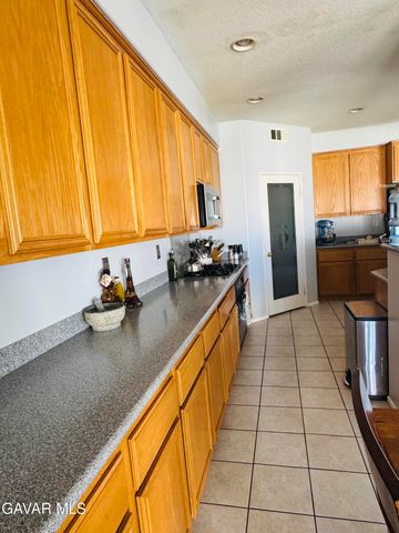 3525 Fairgreen Lane, Palmdale, CA 93551