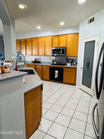 3525 Fairgreen Lane, Palmdale, CA 93551