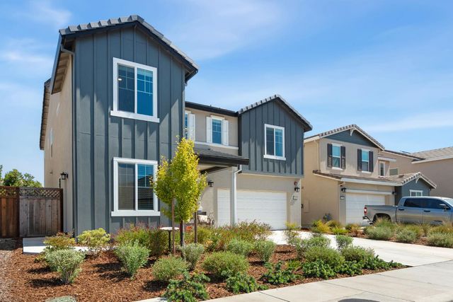 678 Diamond Valley Rd, West Sacramento, CA 95605