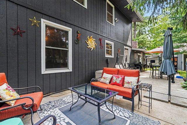 442 Pinewood Circle, Portage, MI 49002