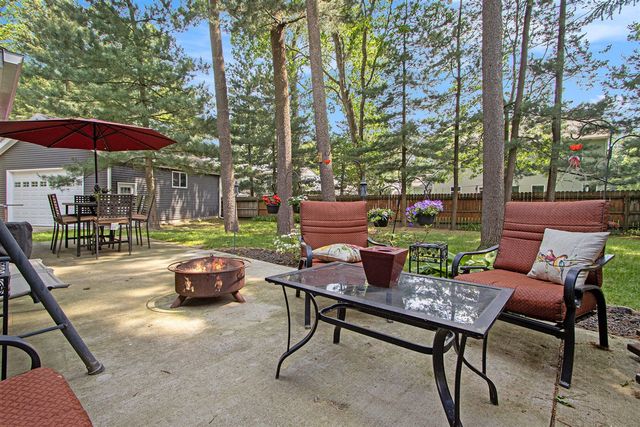 442 Pinewood Circle, Portage, MI 49002