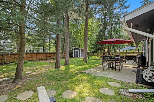 442 Pinewood Circle, Portage, MI 49002