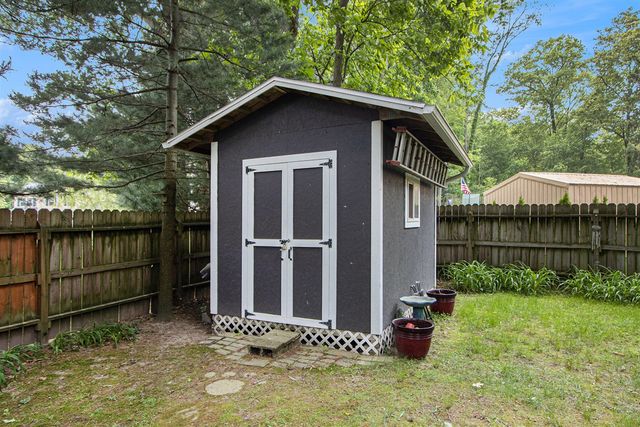 442 Pinewood Circle, Portage, MI 49002