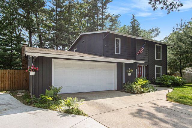 442 Pinewood Circle, Portage, MI 49002