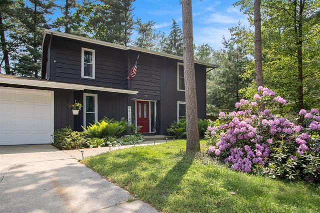 442 Pinewood Circle, Portage, MI 49002
