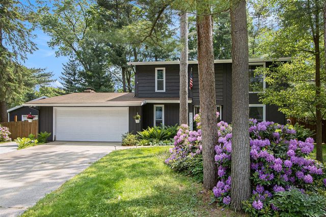 442 Pinewood Circle, Portage, MI 49002