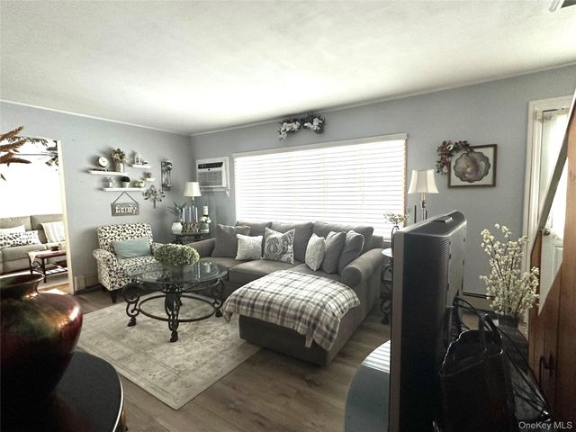 166 Choir Lane E, Westbury, NY 11590