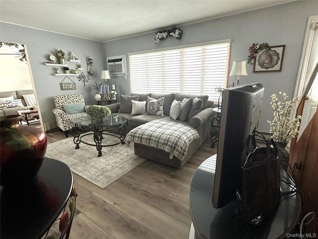 166 Choir Lane E, Westbury, NY 11590