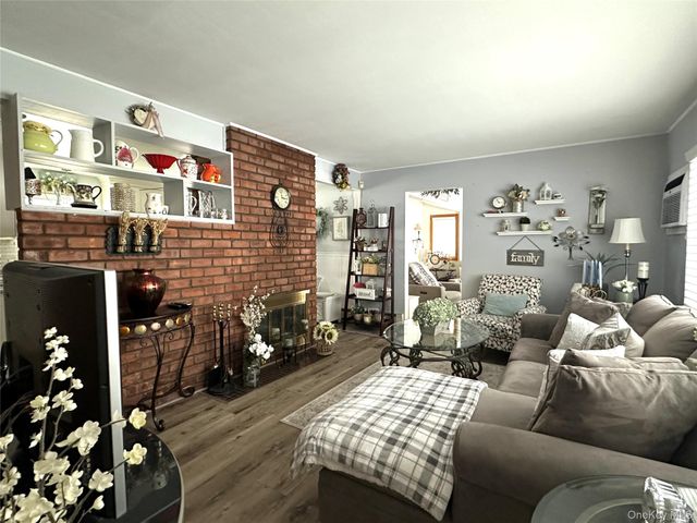 166 Choir Lane E, Westbury, NY 11590