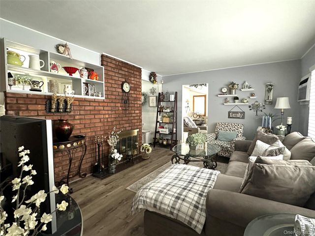 166 Choir Lane E, Westbury, NY 11590