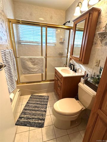 166 Choir Lane E, Westbury, NY 11590