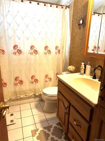 166 Choir Lane E, Westbury, NY 11590