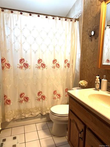 166 Choir Lane E, Westbury, NY 11590