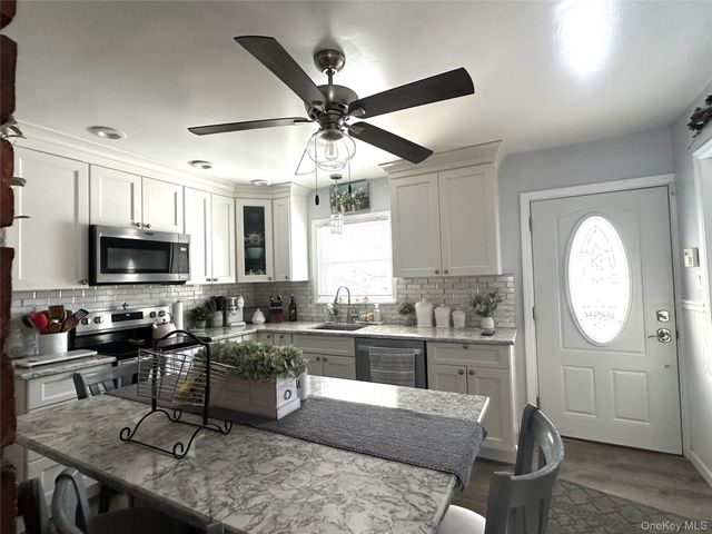 166 Choir Lane E, Westbury, NY 11590