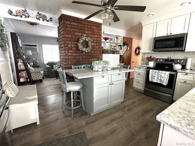 166 Choir Lane E, Westbury, NY 11590