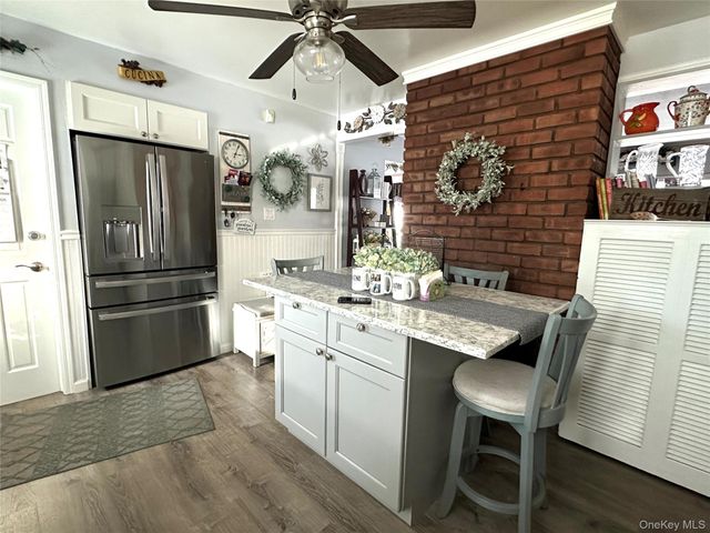 166 Choir Lane E, Westbury, NY 11590