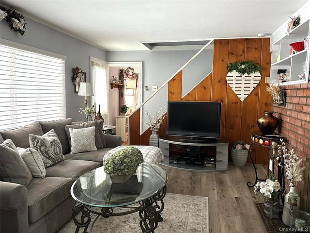 166 Choir Lane E, Westbury, NY 11590