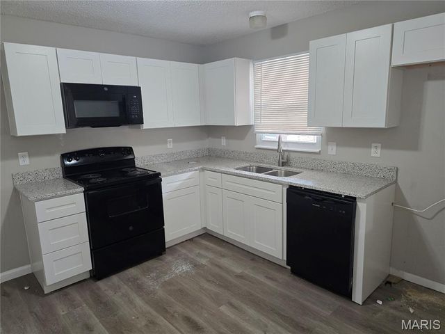 201 Becker Drive, Hazelwood, MO 63135