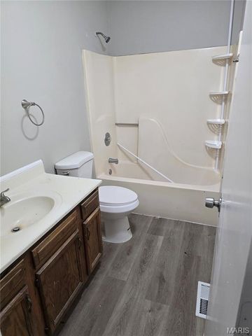 201 Becker Drive, Hazelwood, MO 63135