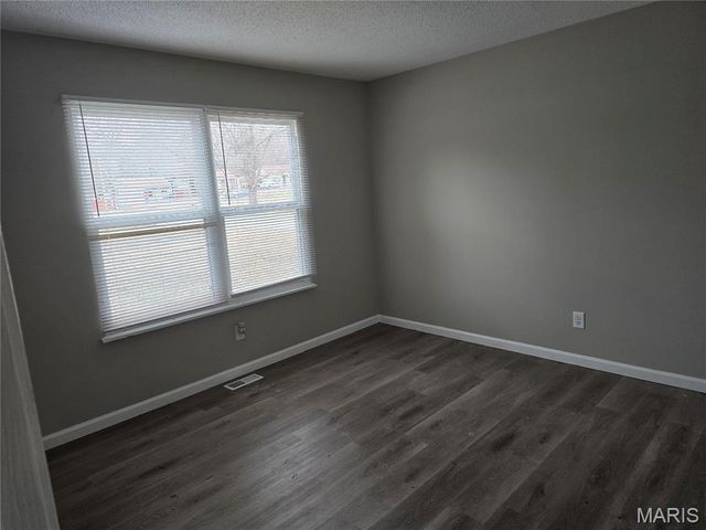 201 Becker Drive, Hazelwood, MO 63135