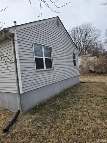 201 Becker Drive, Hazelwood, MO 63135