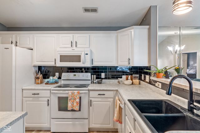 6516 Emerald Hill Court 310, Indianapolis, IN 46237