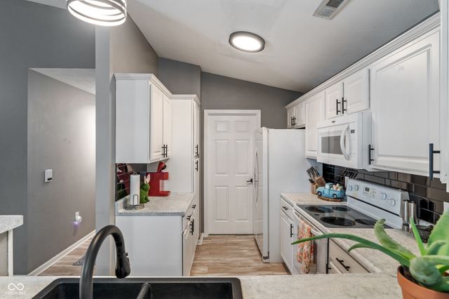 6516 Emerald Hill Court 310, Indianapolis, IN 46237